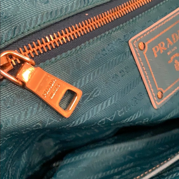 Prada bag - Picture 4 of 8